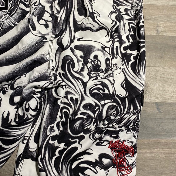 Rare Billabong Skull Design Board Shorts. - Picture 6 of 8